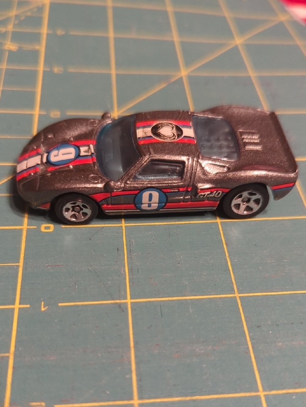 1999 Ford GT 40 Hot WheelsDie-Cast Racing Car Toy - Gray with Blue & Red Stripes